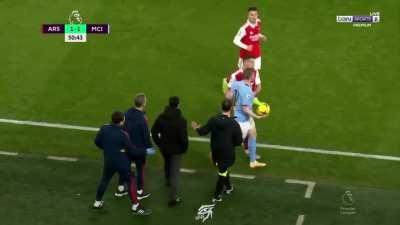 Interaction between Arteta and De Bruyne