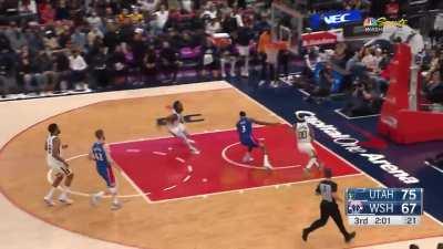 [Highlight] Donovan Mitchell soars on the fast break to throw down a windmill alley-oop dunk!