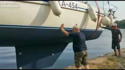 Crane Falls on Yacht-Russia (2021)