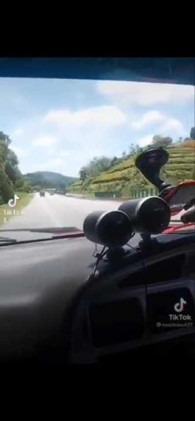 Trying out my steering's quick release