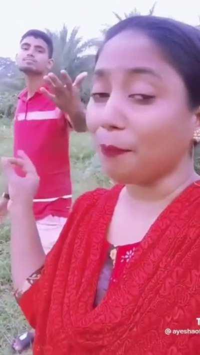 Jab pati sarkari nokri karta ho. (Title ko bhi sarkari nokri chahiye)