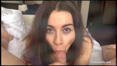 Cute Girlfriend Does a Morning Blowjob