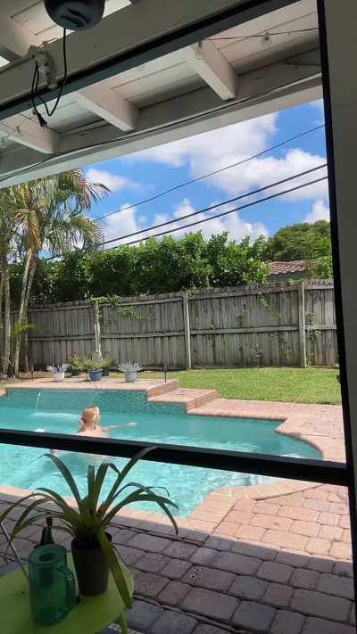 Would you fuck a Chubby girl like me in the pool ?