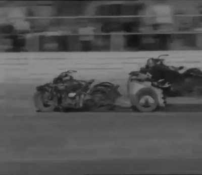 Motorcycle chariot racing in the 1930s