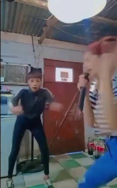 A la que no hace palmas no le viene...