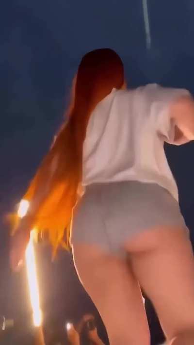 She shakes it like jelly 🍑