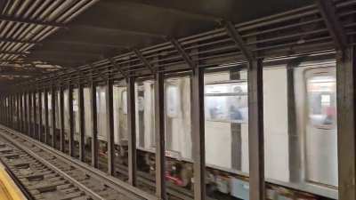 5 train passing by bleecker st