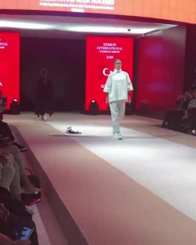 Could this cat be Turkey's Next Top Model ?