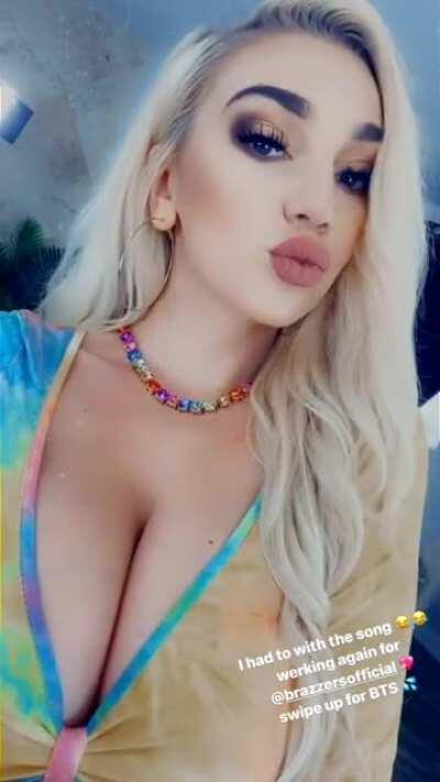 ʙᴀʀʙɪᴇ ɢɪʀʟ