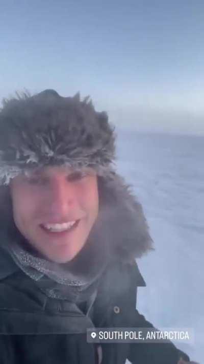 🔥 Temperature so cold at the South Pole it froze this man’s drink mid pour. 🔥