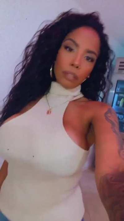 Sexiest Latina MILF 😍