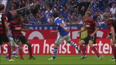 Jurado with one of the most ridiculous assists ever to Raul for Schalke - Bundesliga 2011