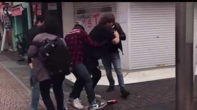 A Japanese man fought a group of thieves trying to steal his smartphone