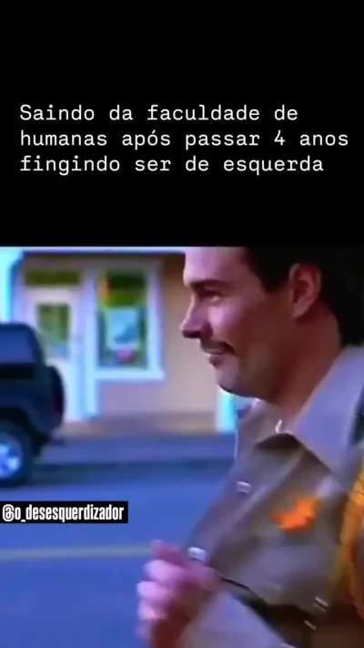 Saindo da faculdade de humanas após passar 4 anos fingindo ser de esquerda 😎