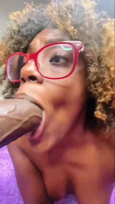 Come sub to my OnlyFans :)! It’s $5 only with no paywall, and you get a free dick rate when you subscribe! Now let’s see how many I can rate today— I wanna see 😈