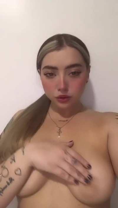 STOP! Would you like to kiss my 18yo tits ?