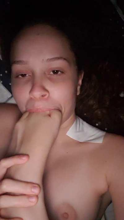 I love to self worship my feet before sleep 😋☺️