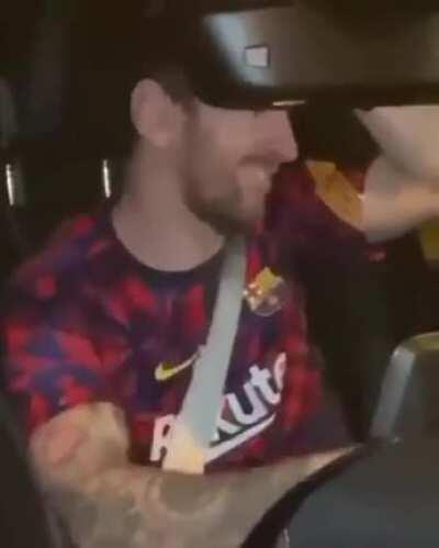 A fan to messi: „I love you more than my dad