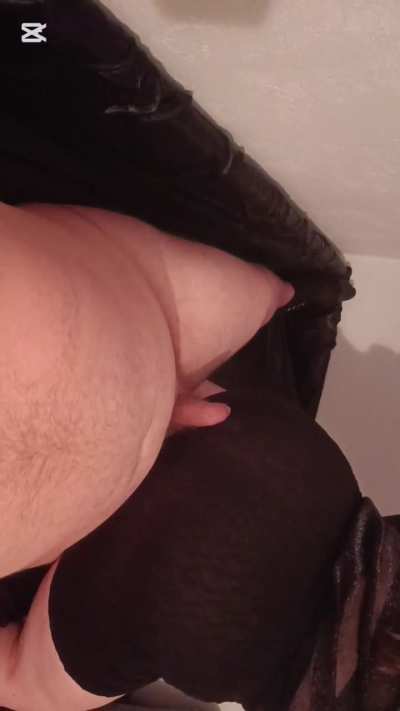 Ever seen a cock twitch under a fart? 💨