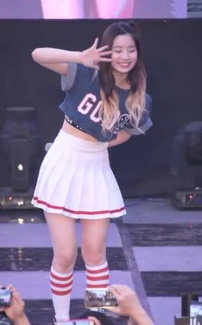 160525 - Dahyun giving once kisses during the LOA Encore