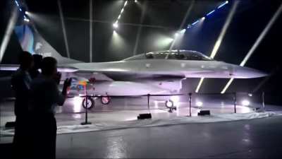 Así presentaron el primer F-16 Argentino.