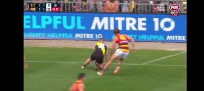 Reiwolt gets the free for dropping the ball