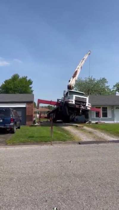 Crain Failure, New Albany Ohio, 2022/5/10, no injuries