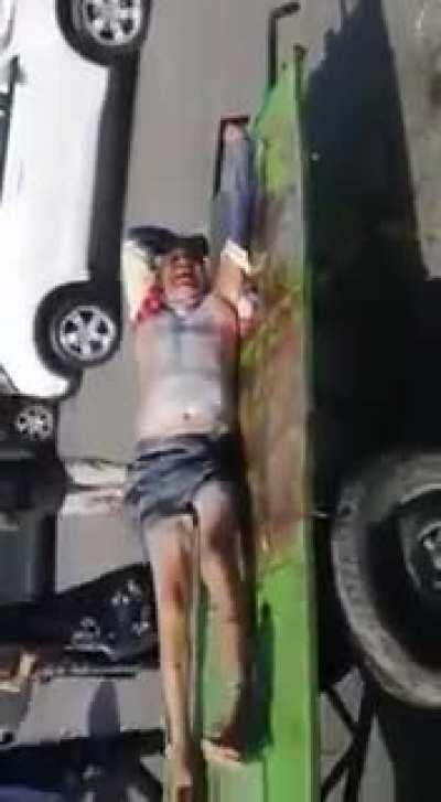 Golpean y exiben a ladron en mercado de abastos de Celaya