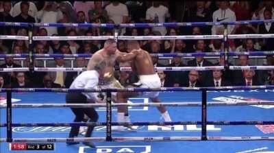 Andy Ruiz gets hit by a monster right hand from AJ. How he didn’t go down from this shot, I’ll never actually know. Let alone come back to knock AJ down 10 seconds later.