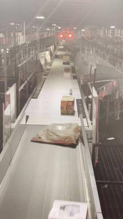 [OC] Packages being sorted