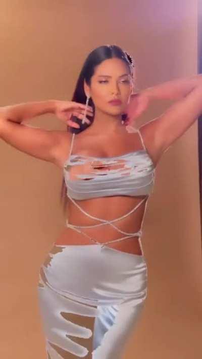 Esha Gupta, one of my favourite milfs 🥵🥵