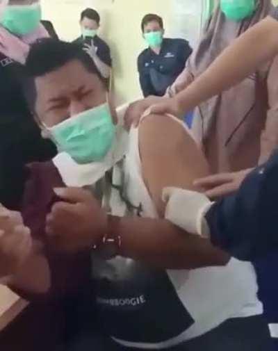 Needle phobia (1) / grown ass adult man (-42)