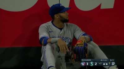 [Highlight] Luis Torrens comes up big and puts the Mariners up 5-3 with a three-run bomb that just gets over the left field fence!