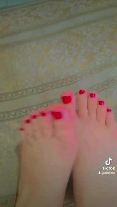 beautiful toes🤭♥️