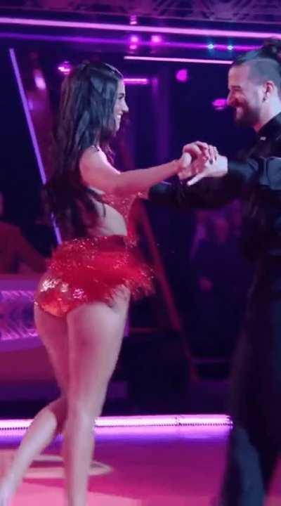 Charli D’Amelio can be such a load stealer. I can be jerking to someone else then she pops up and it happens just like that 😩