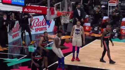 [Highlight] Embiid gets called for the travel