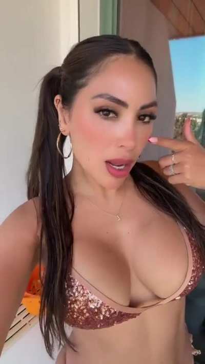 I just want my breast to be teased and sucked! 😉💖