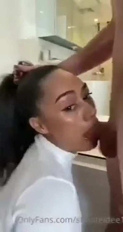 Amateur Babe Blowjob Deepthroat