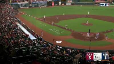 [Highlight] Mike Trout hits a home run for the 6th consecutive game, a franchise record as the Angels lead 5-1!