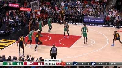 [Highlight] Trae Young beautiful dish to John Collins for the 3-pointer to end the half