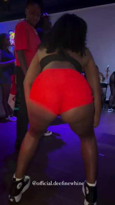 Activation time 😍🔥 (@official.deefinewhine)