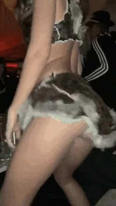 I really really quickly need someone who would milk me as Emily Ratajkowski please