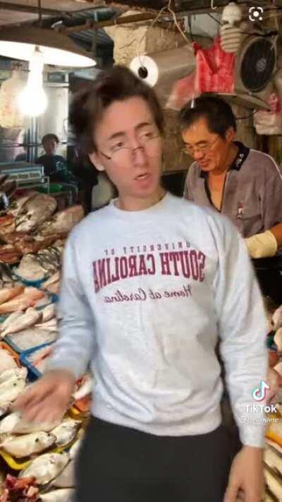 That fish looking kinda sus!!😑😐😂