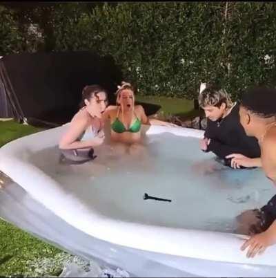 Bro I’m tripping right 😂😂😂😂😂