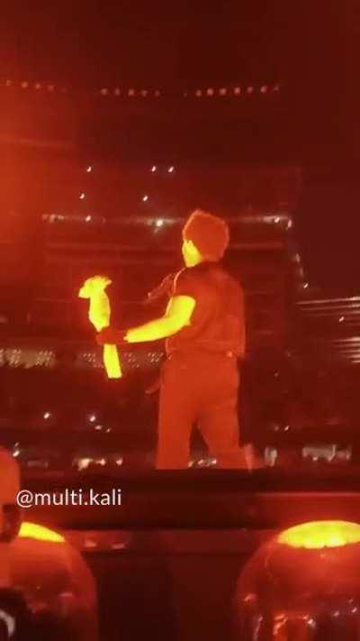 The moment Abel picked up the Flower Bouquet