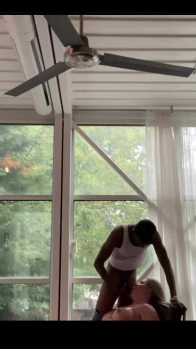 She’s likes to do it too ! 