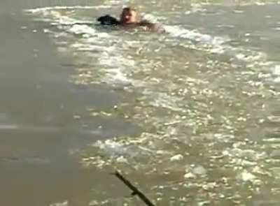 Guy smashes through a frozen lake to save his drowning dog