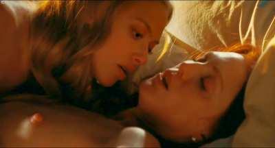 Amanda Seyfried and Julianne Moore