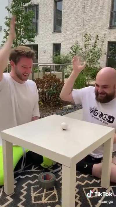 Хорошая игра для посиделок с бухлом :)