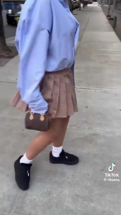 Her six pack til summer 